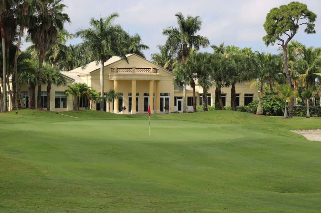 Wedding Party Roles, Bridesmaid, Groom, Groomsmen, Junior Bridesmaid/Junior Groomsman, wedding venue in Palm Beach Florida, outdoor wedding ceremony, wedding reception, Palm Beach Country Club, Wedding venue