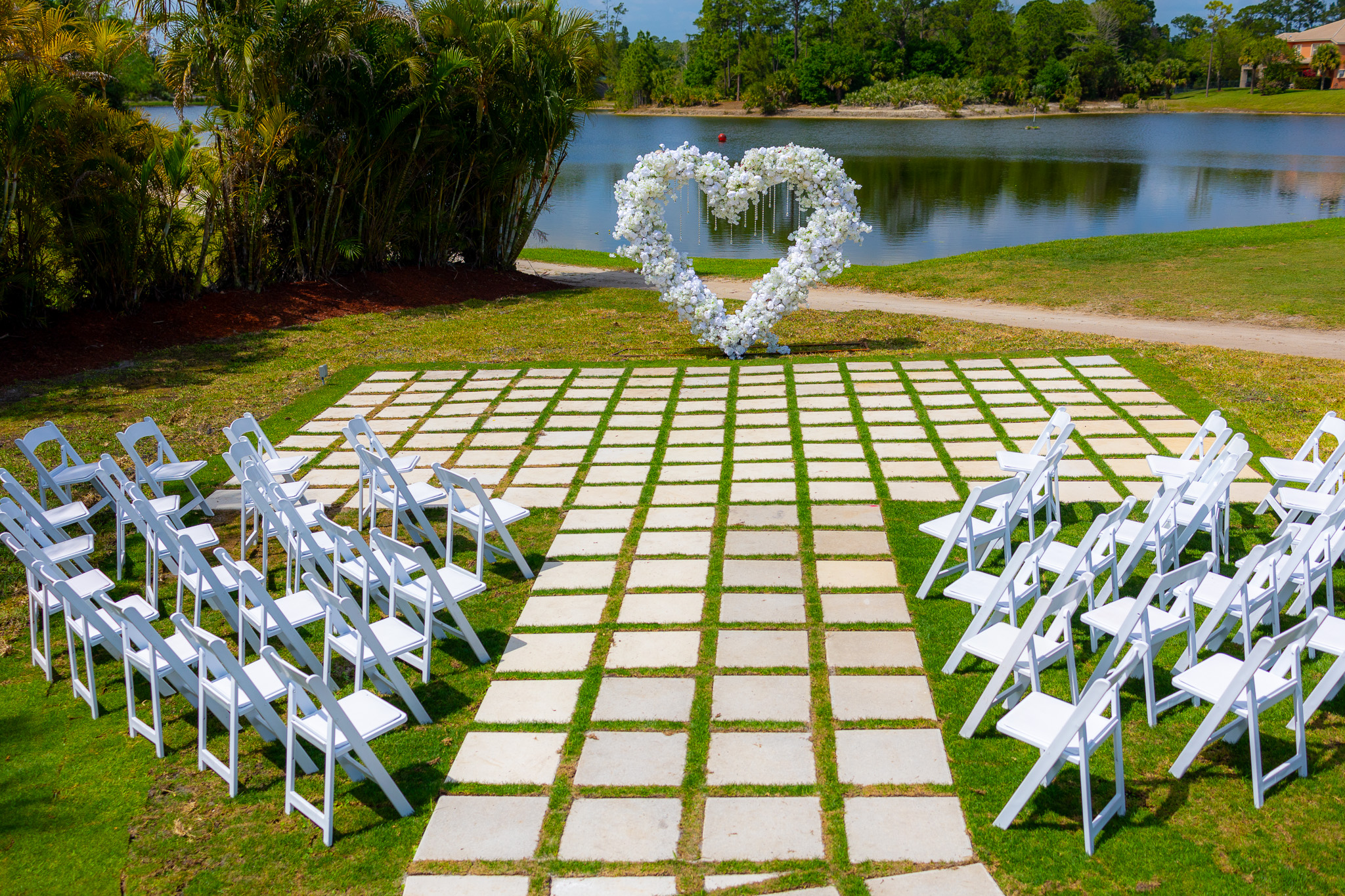 West Palm Beach Wedding Venue, West Palm Beach Country Club Wedding, Wedding Ceremony, Wedding Reception, Wedding venue, Southern Florida, Wedding Venue, Palm Trees, Blue Sky, green landscaping, Bride, Groom, Wedding Dress