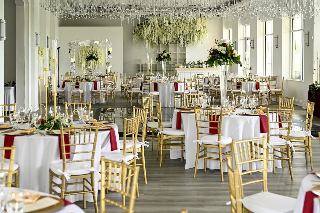 Palm Beach Wedding Venue designer table decor, tips to designing your wedding reception with China, glassware, chiavari chairs, wedding planner, wedding venue near Palm Beach, West Palm Beach, Florida